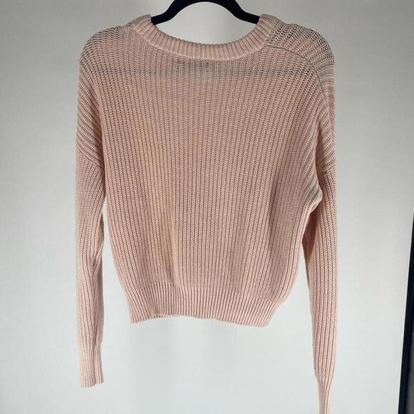 Soft and Stylish Knit Sweater - Perfect for Any Season - Picture 2 of 2